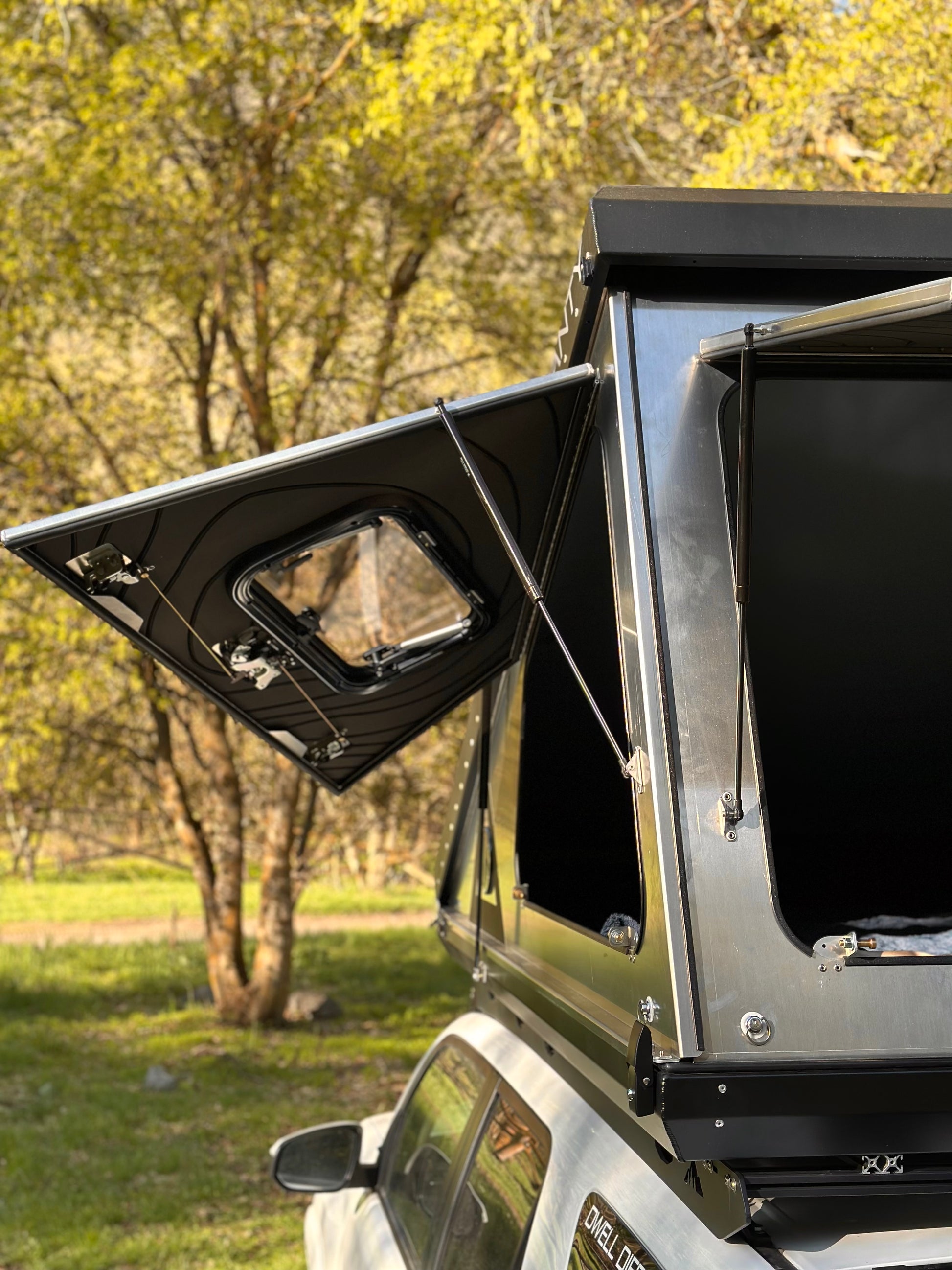 hard shell rooftop tent RTD